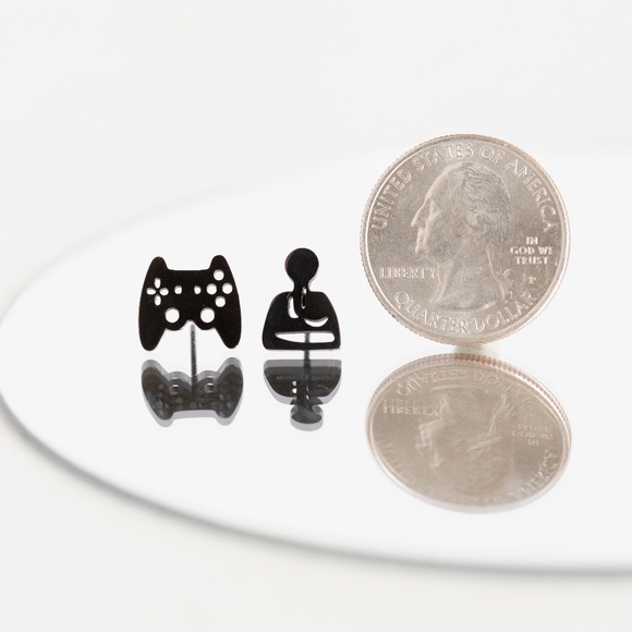 Gamer Earrings (black) - Picture 5 of 5